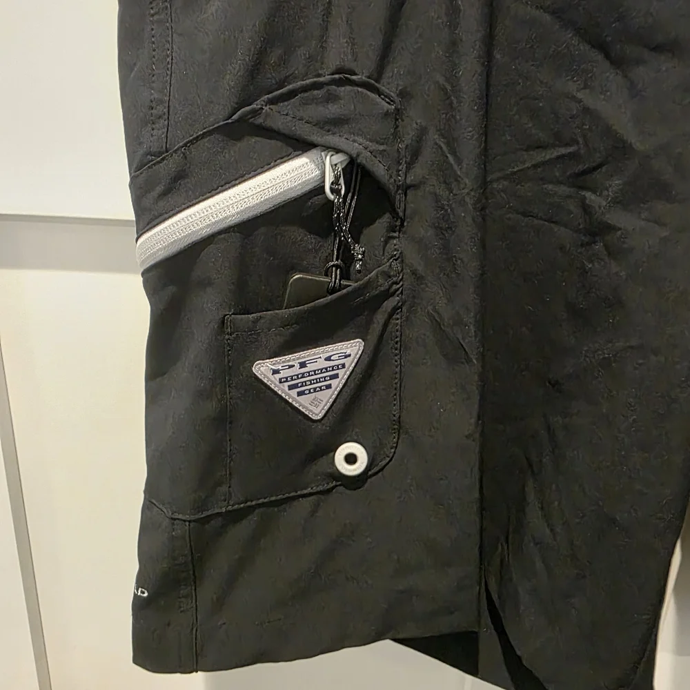 Columbia Men’s Shorts Sz 40 PFG Terminal Tackle Omni Shield Black Bottle Opener